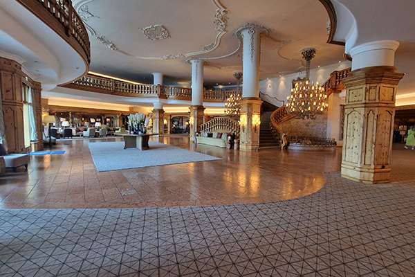 interalpen lobby