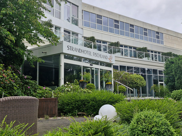 Travelscout Strandhotel Fischland Hotel entrance