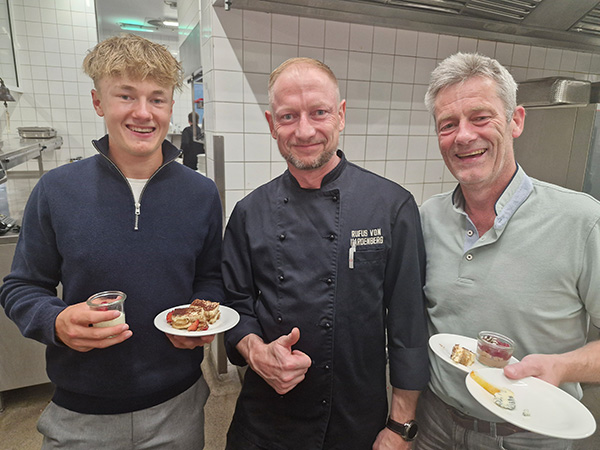 Travelscout Strandhotel Fischland Kuechenparty