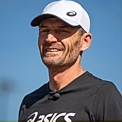 Enrique guldberg Asics
