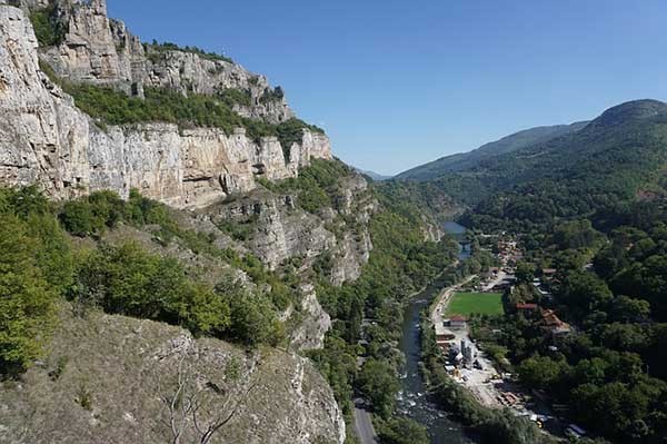 TennisTraveller-Travel destination-Bulgaria-Lakatnik rock