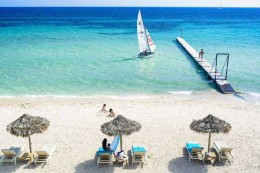 tennis-hotel-forte-village-sardinien-italien-strand