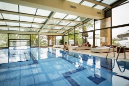 sg5812689Indoor pool