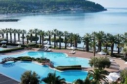 Tennis Hotel-Sani-Resort-Pool AreaTennisTraveller