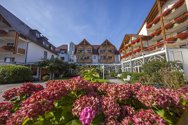 Tennishotel Krone Schnetzenhausen Ansicht Hof