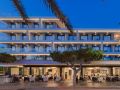 H10 tennishotel mallorca restaurant front night