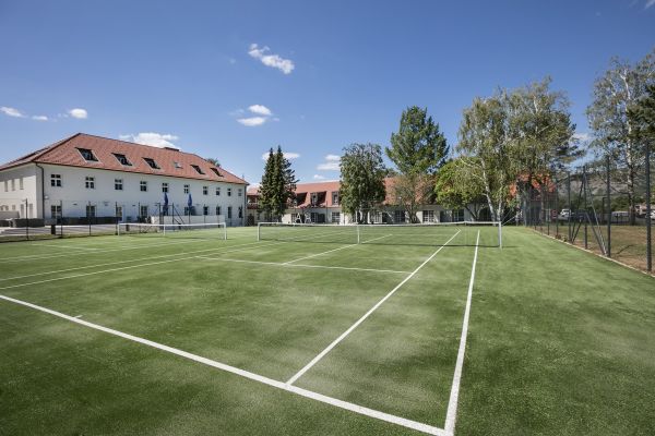 tennishotel spitzerberg ansicht tennisplatzx800