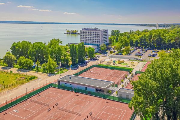 tennishotel helikon ansichtx800