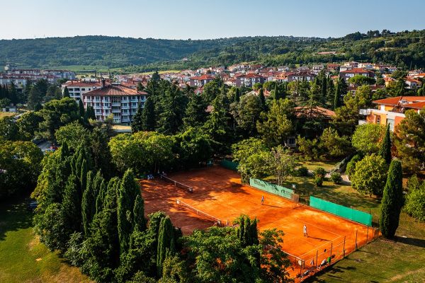 tennishotel mirta san simon tennisx800