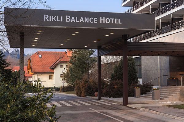 tennishotel rikli balance hotel eingang