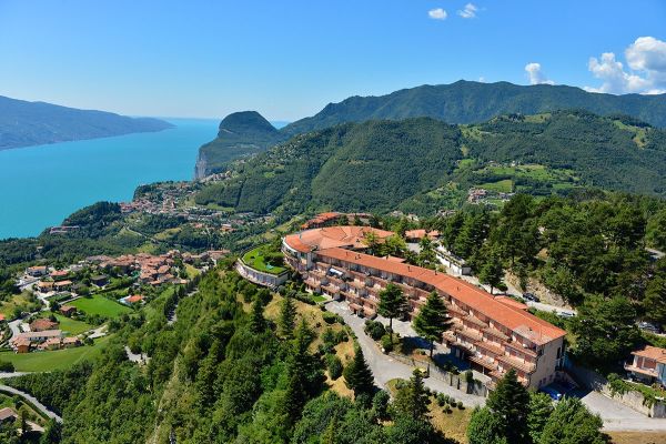 tennishotel le balze gardasee ansicht1x800