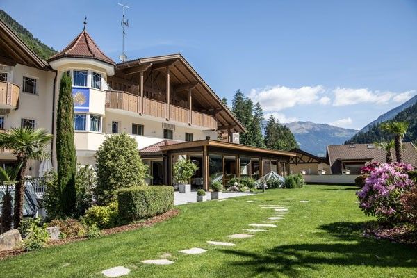 tennishotel sonnenalm suedtirol garten