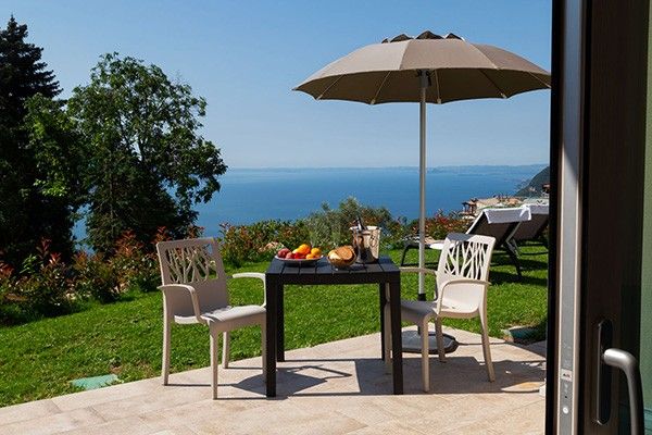 tennishotel zanzanu gardasee terrasse