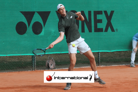 Kirschbaum International with top field Photo 1