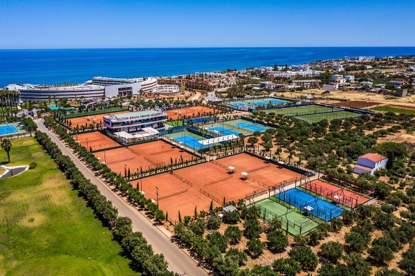 Tennis and padel courses at the Lyttos Tennis Academy