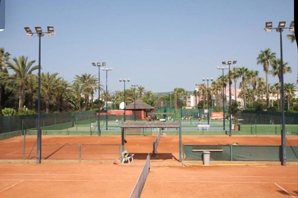 Tennis- und Padelcamps in Marbella mit AS Tennis
