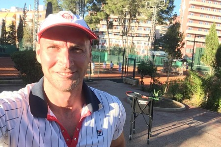 Tennis emigrant John Lambrecht in an interview Picture 1